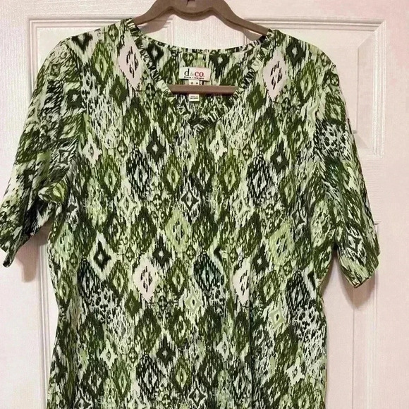 Tops - Denim and Company V-neck Short Sleeve Top